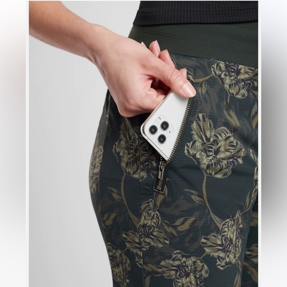 Athleta Trekkie North Printed Terra Firma Olive Jogger - Picture 8 of 8